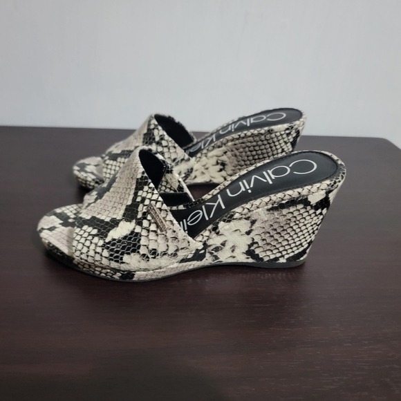 Calvin Klein Britta Wedges Slip On Snake Embossed Leather Round Toe 6.5 - Picture 3 of 9